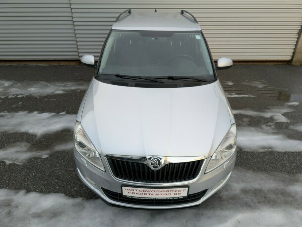 skoda-fabia-bensin-2013-big-9