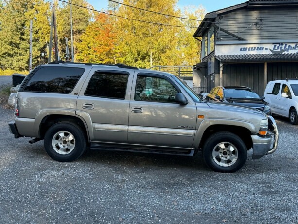 chevrolet-tahoe-bensin-2004-big-7