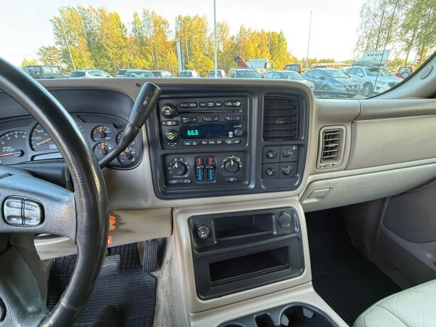 chevrolet-tahoe-bensin-2004-big-13