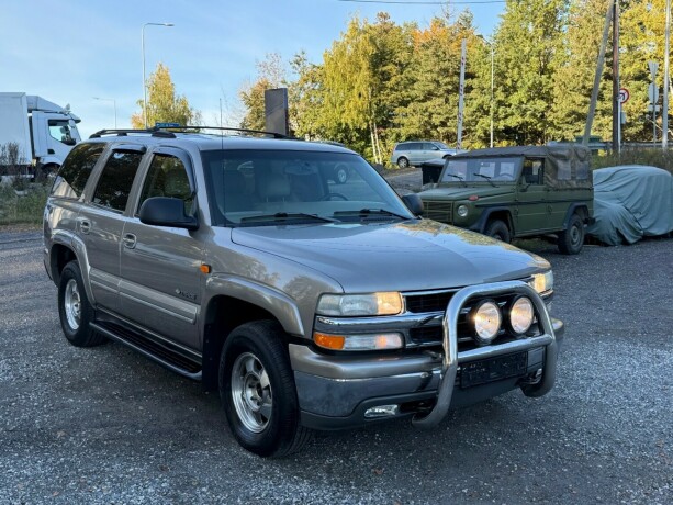 chevrolet-tahoe-bensin-2004-big-0