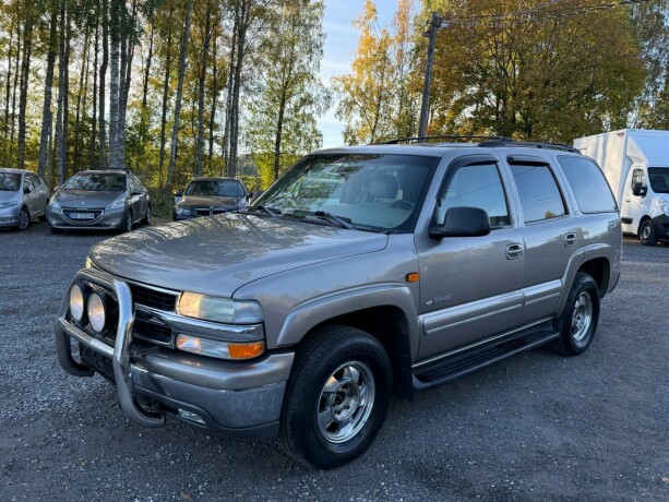 chevrolet-tahoe-bensin-2004-big-2