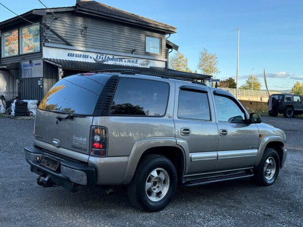 chevrolet-tahoe-bensin-2004-big-6