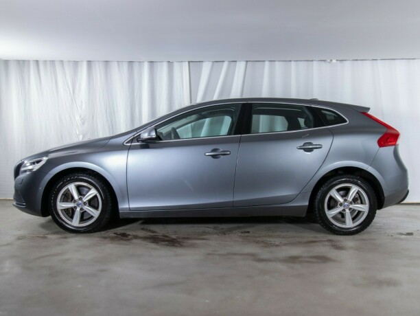 volvo-v40-diesel-2017-big-4