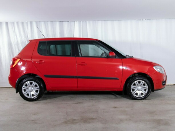 skoda-fabia-bensin-2009-big-5