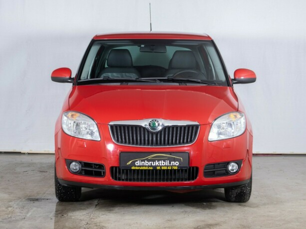 skoda-fabia-bensin-2009-big-2