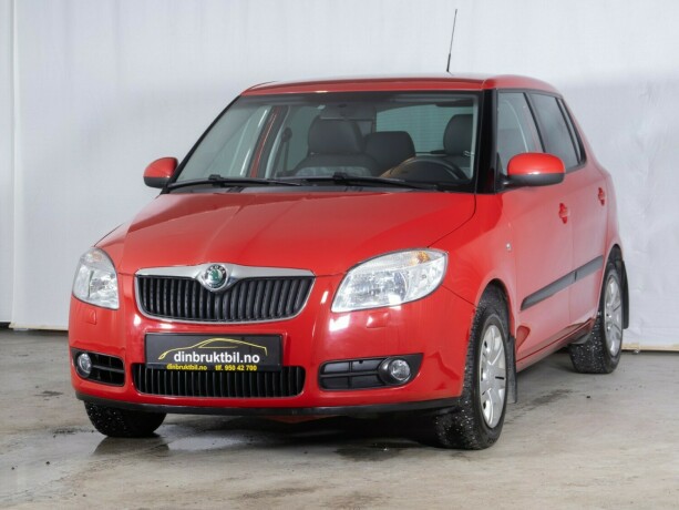 skoda-fabia-bensin-2009-big-1