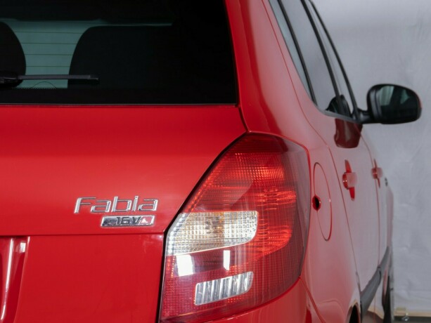 skoda-fabia-bensin-2009-big-7