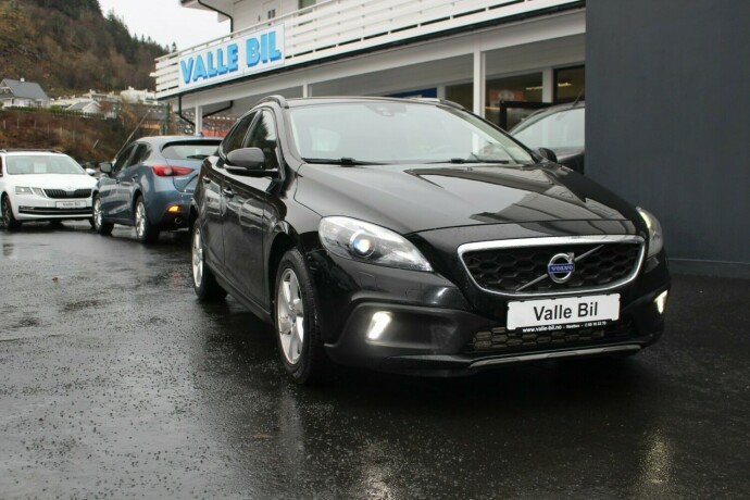 volvo-v40-cross-country-diesel-2016-big-0