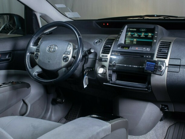 toyota-prius-bensin-2008-big-18