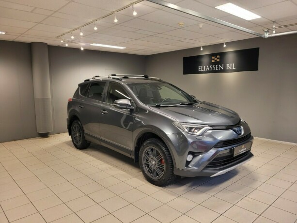 toyota-rav4-elektrisitetbensin-2018-big-0