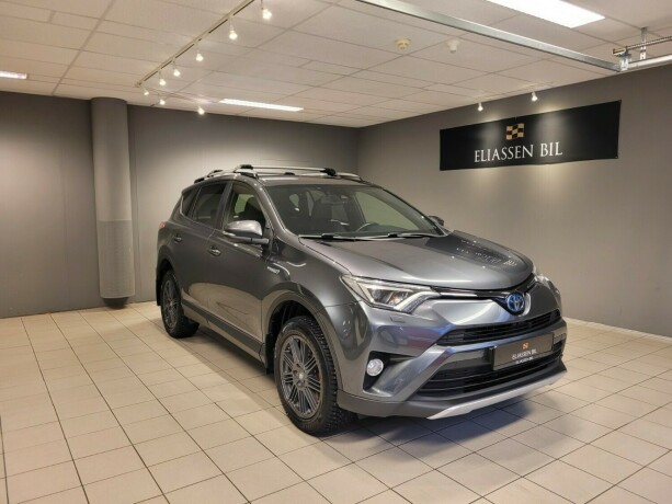 toyota-rav4-elektrisitetbensin-2018-big-10