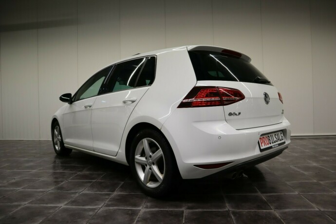 volkswagen-golf-bensin-2014-big-5