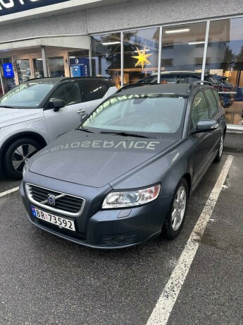 volvo-v50-diesel-2009-big-0