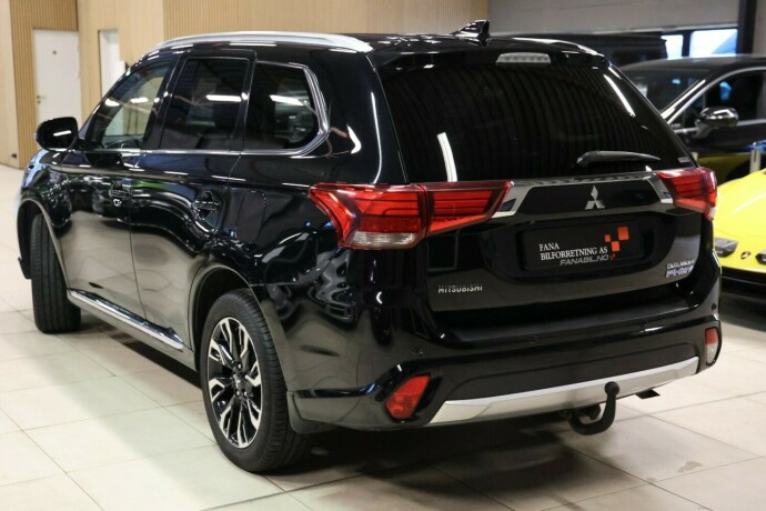 mitsubishi-outlander-elektrisitetbensin-2017-big-1