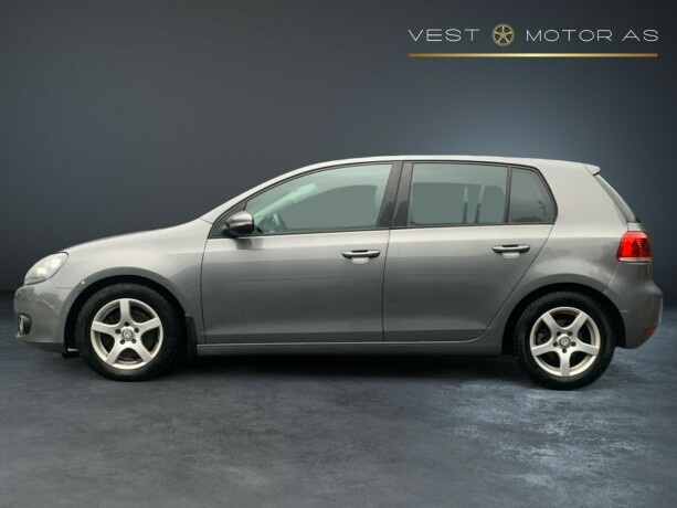 volkswagen-golf-bensin-2011-big-3