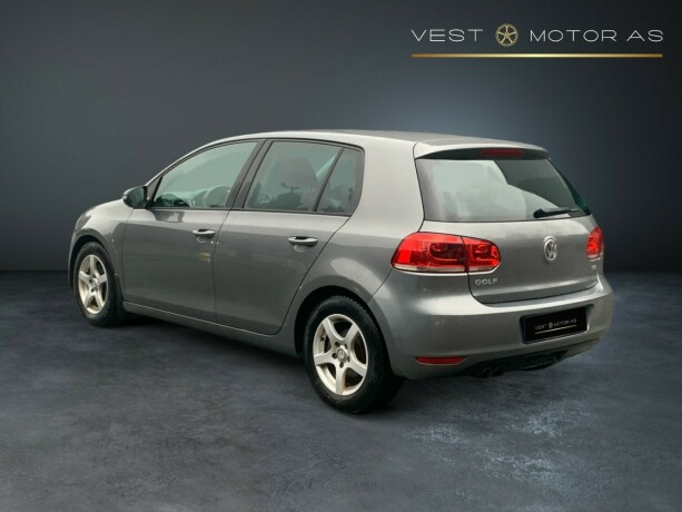 volkswagen-golf-bensin-2011-big-4