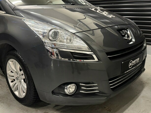 peugeot-5008-diesel-2012-big-2