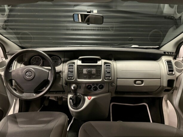 opel-vivaro-diesel-2010-big-9