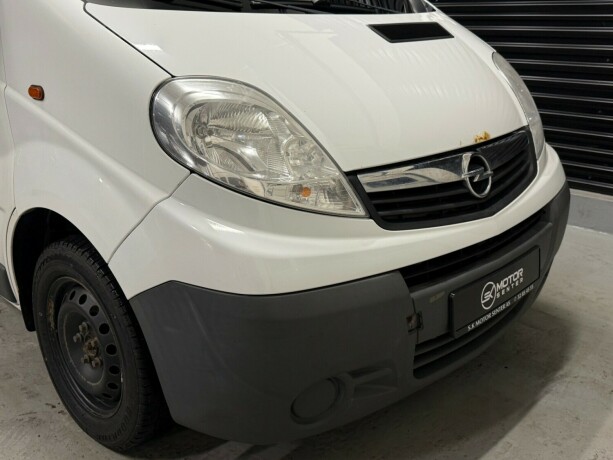 opel-vivaro-diesel-2010-big-2