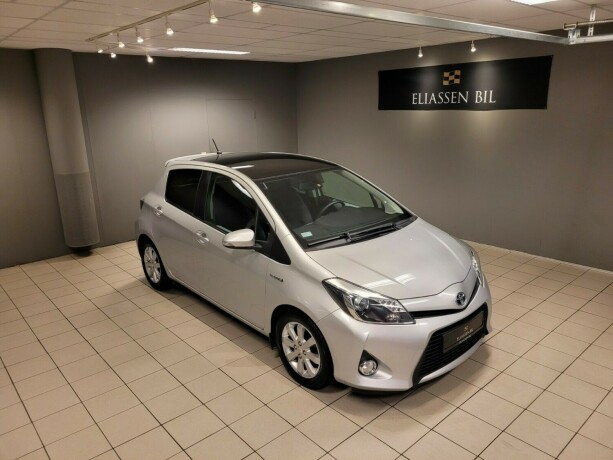 toyota-yaris-bensin-2014-big-1