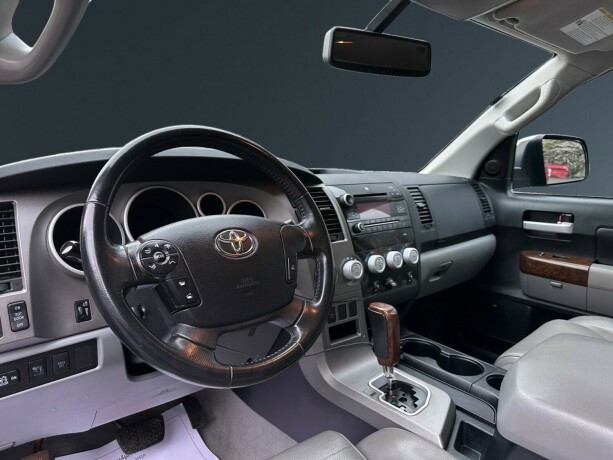 toyota-tundra-bensin-2010-big-9