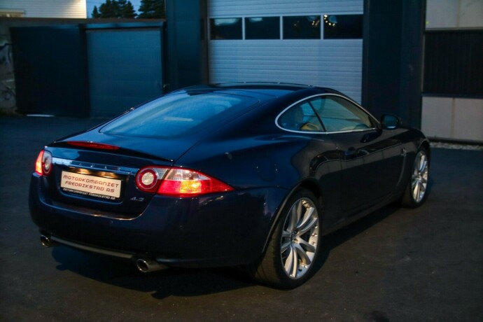 jaguar-xk-bensin-2007-big-4