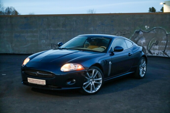 jaguar-xk-bensin-2007-big-0