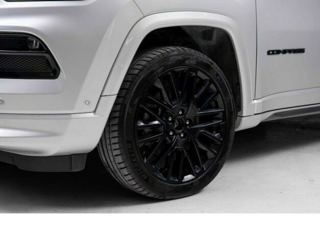 jeep-compass-elektrisitetbensin-2023-big-3