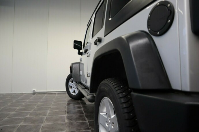 jeep-wrangler-diesel-2010-big-16