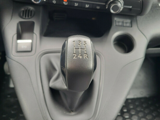 peugeot-partner-diesel-2022-big-23