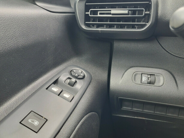 peugeot-partner-diesel-2022-big-26
