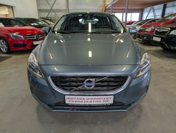 volvo-v40-diesel-2014-big-8