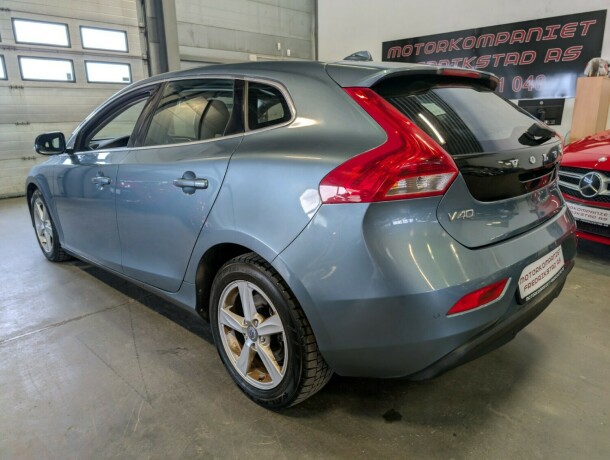 volvo-v40-diesel-2014-big-2