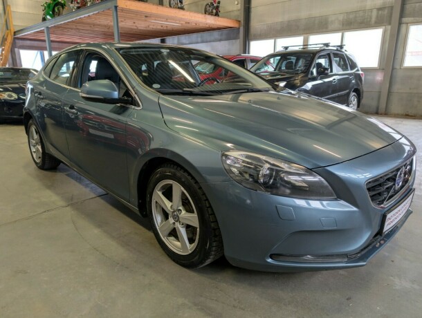 volvo-v40-diesel-2014-big-1