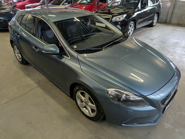 volvo-v40-diesel-2014-big-4