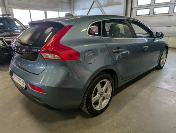 volvo-v40-diesel-2014-big-3