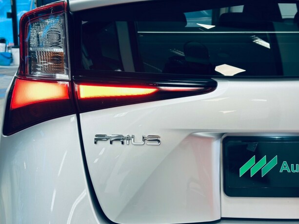 toyota-prius-elektrisitetbensin-2021-big-28