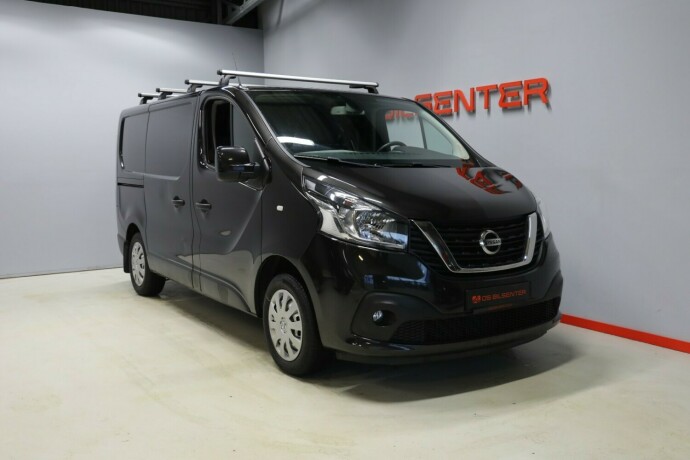 nissan-nv300-diesel-2018-big-0