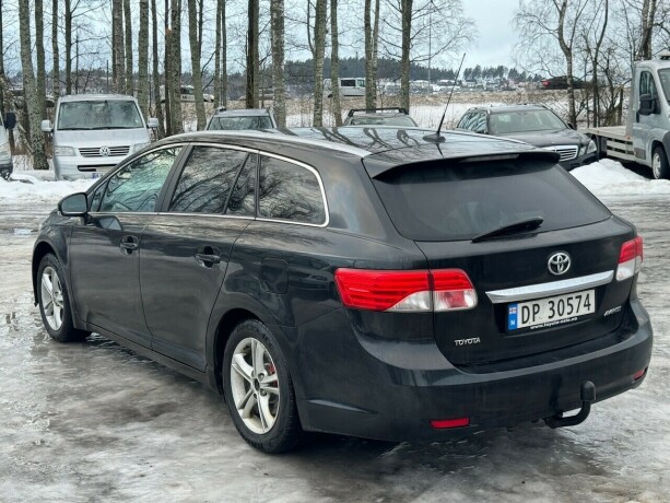 toyota-avensis-bensin-2013-big-3