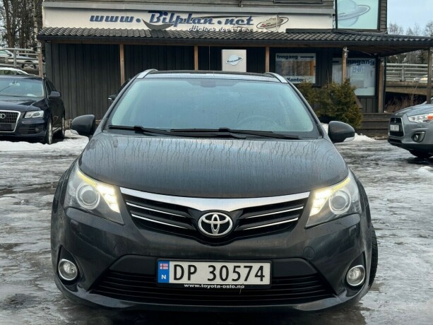 toyota-avensis-bensin-2013-big-1