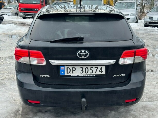 toyota-avensis-bensin-2013-big-4