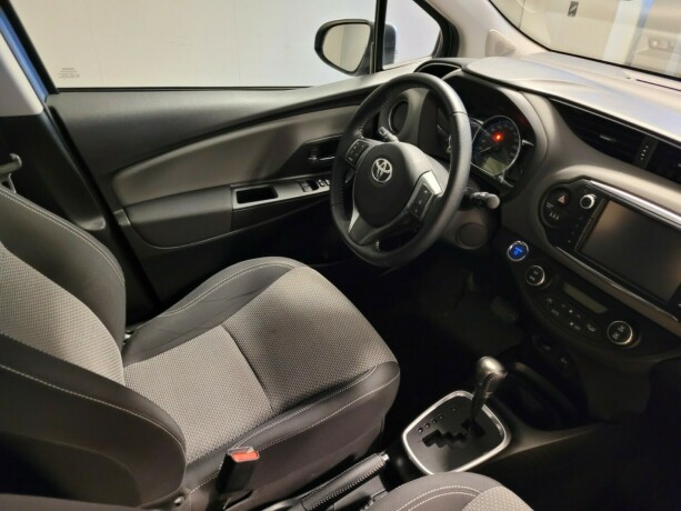 toyota-yaris-elektrisitetbensin-2015-big-14