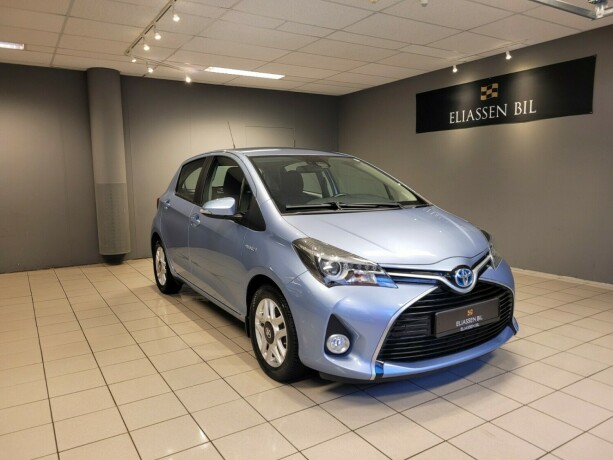 toyota-yaris-elektrisitetbensin-2015-big-11