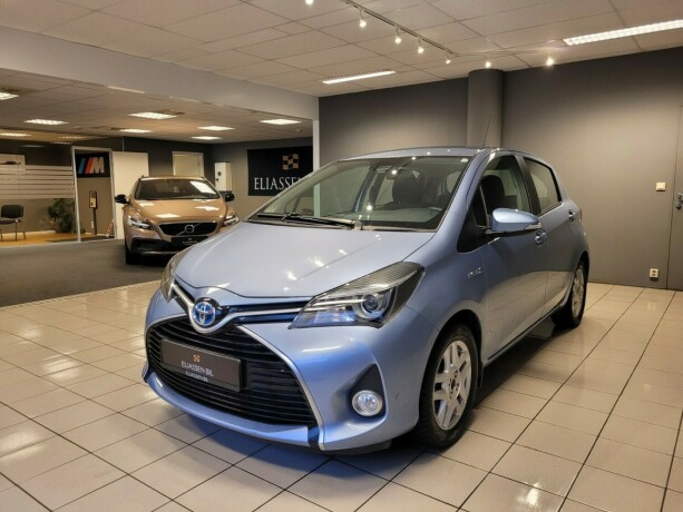 toyota-yaris-elektrisitetbensin-2015-big-9