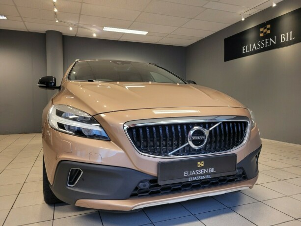 volvo-v40-cross-country-diesel-2017-big-10