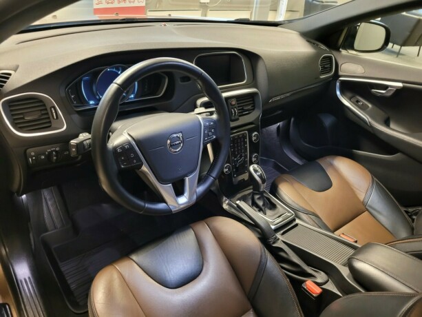 volvo-v40-cross-country-diesel-2017-big-24