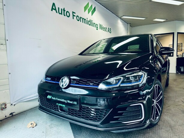 volkswagen-golf-elektrisitetbensin-2018-big-1