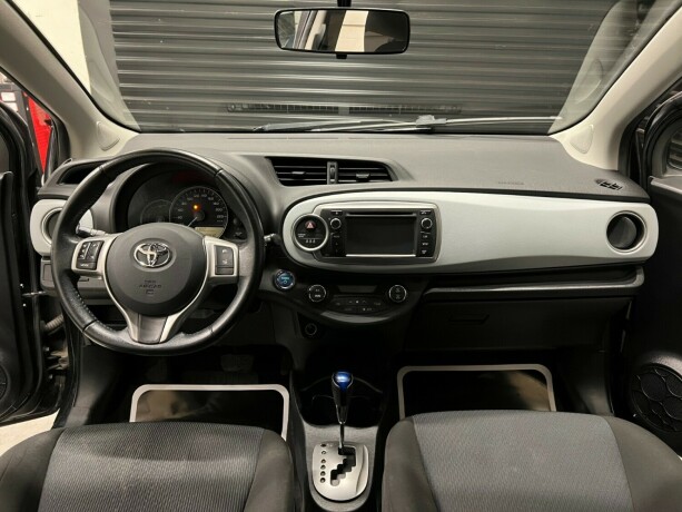 toyota-yaris-bensin-2013-big-9