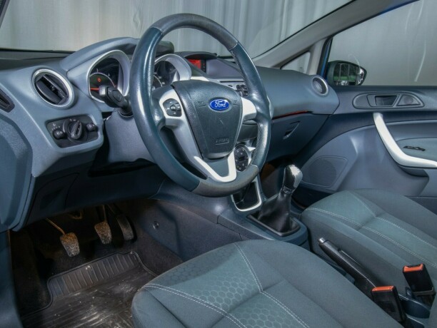 ford-fiesta-diesel-2011-big-37