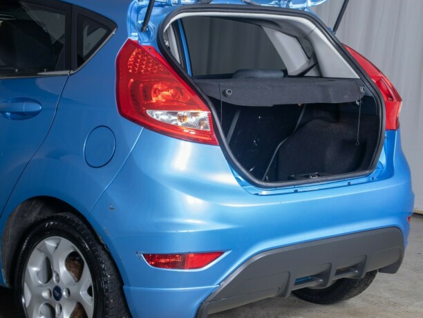 ford-fiesta-diesel-2011-big-9